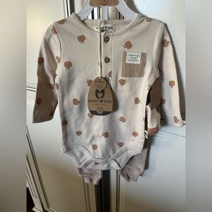 Rabbit & Bear Organic Mommy’s Little Pumpkin Print Onesie, Socks, and Pants Set